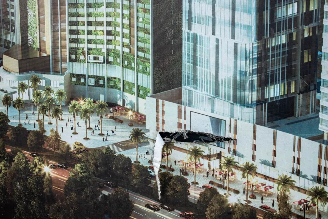 2019年12月，澳門一個建築工地的圍板損毁了。