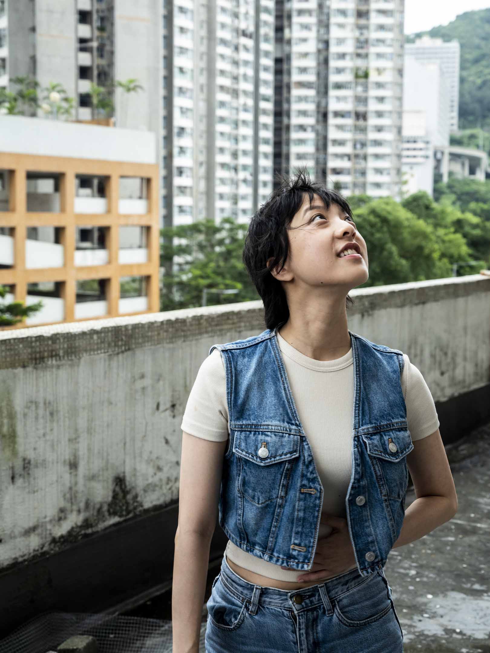 鍾說，填詞作品一年多過一年，亦是神秘組織「周耀輝歌詞班」的傑出代表，同時以鍾雪瑩之名活躍於電影界，由她主演的《填詞撚》預計今年上映。