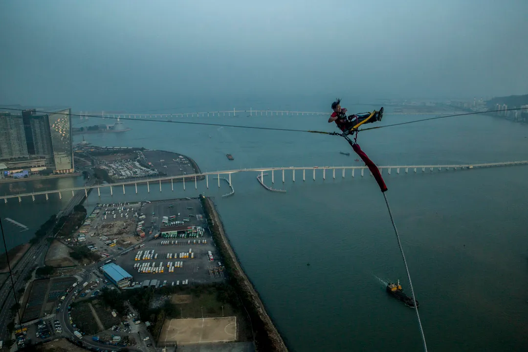 2019年12月，澳門旅遊塔，遊客正進行笨豬跳。