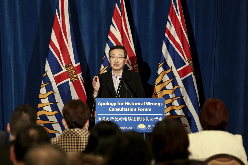 2014年，在卑詩省政府「為歷史所犯的錯誤道歉諮詢公聽會」上，Bill Chu呼籲政府正視華裔歷史。 圖：受訪者提供