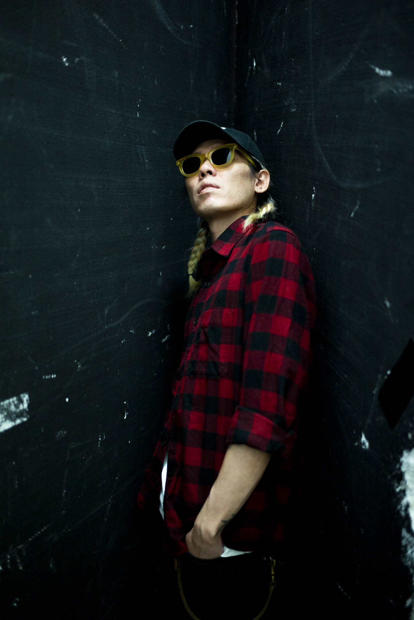 Jan Curious，藝名亞水，曾為觸執毛主音，現任 R.O.O.T 主音。昔日英倫 band 友，如今精研廣東歌，直到去年才剛推出自己的第一張個人專輯《亞水》。攝：林振東/端傳媒