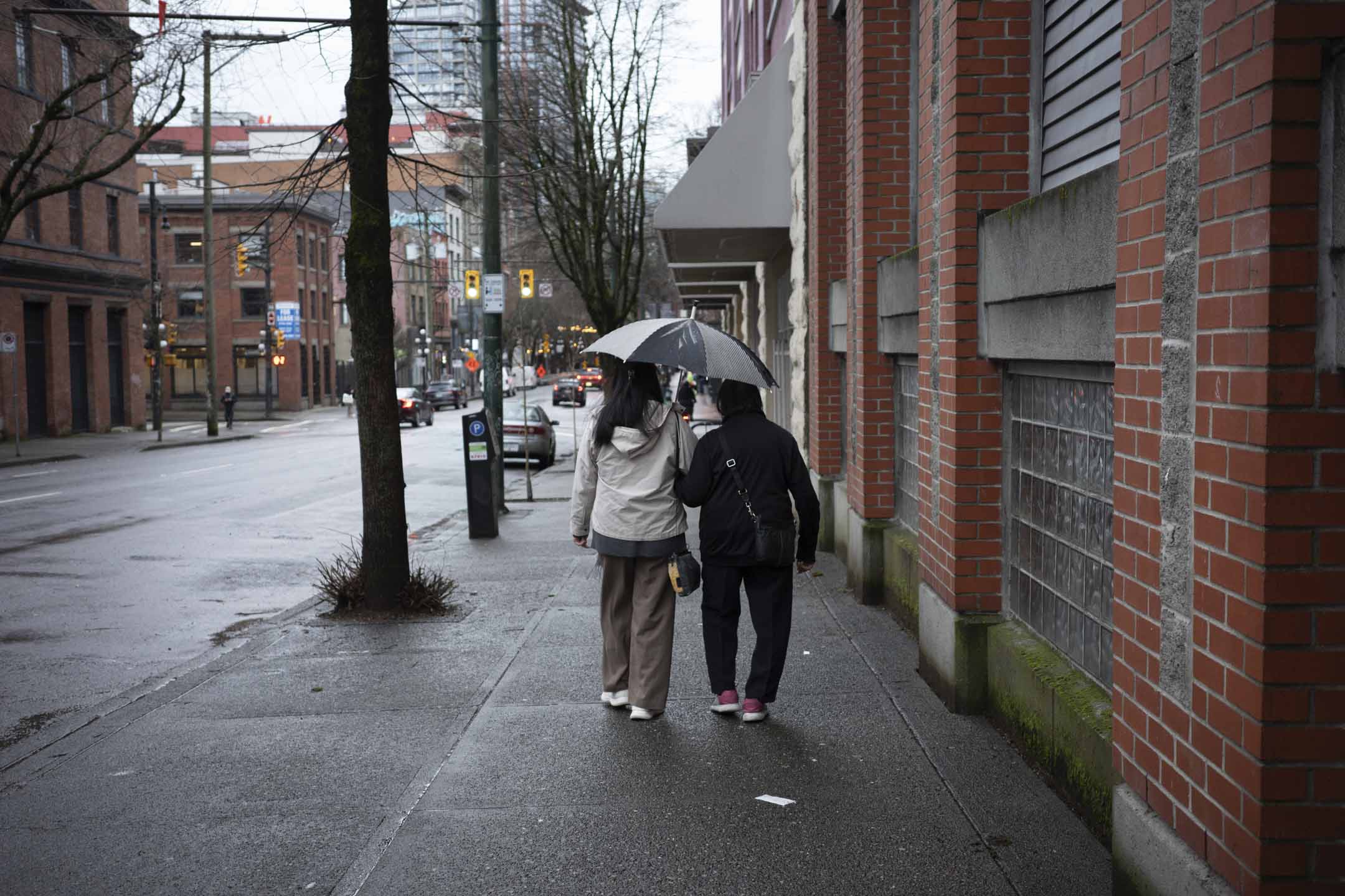 「我很想多了解這裡的社區，想對社區有感覺。如果沒感覺，我不知自己為什麼還要留下來，沒辦法生存下去⋯⋯。」呀Be說。攝：Galileo Cheng/端傳媒